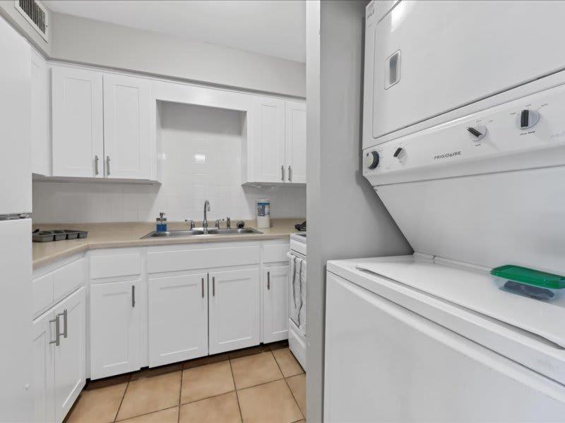 Designed And Cozy 1Br With Parking Near Stores Appartement Tampa Buitenkant foto