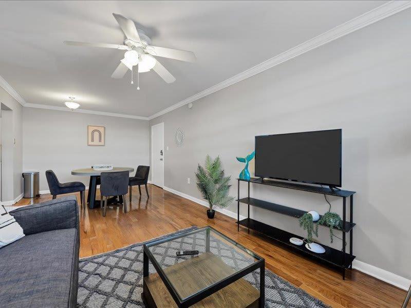 Designed And Cozy 1Br With Parking Near Stores Appartement Tampa Buitenkant foto